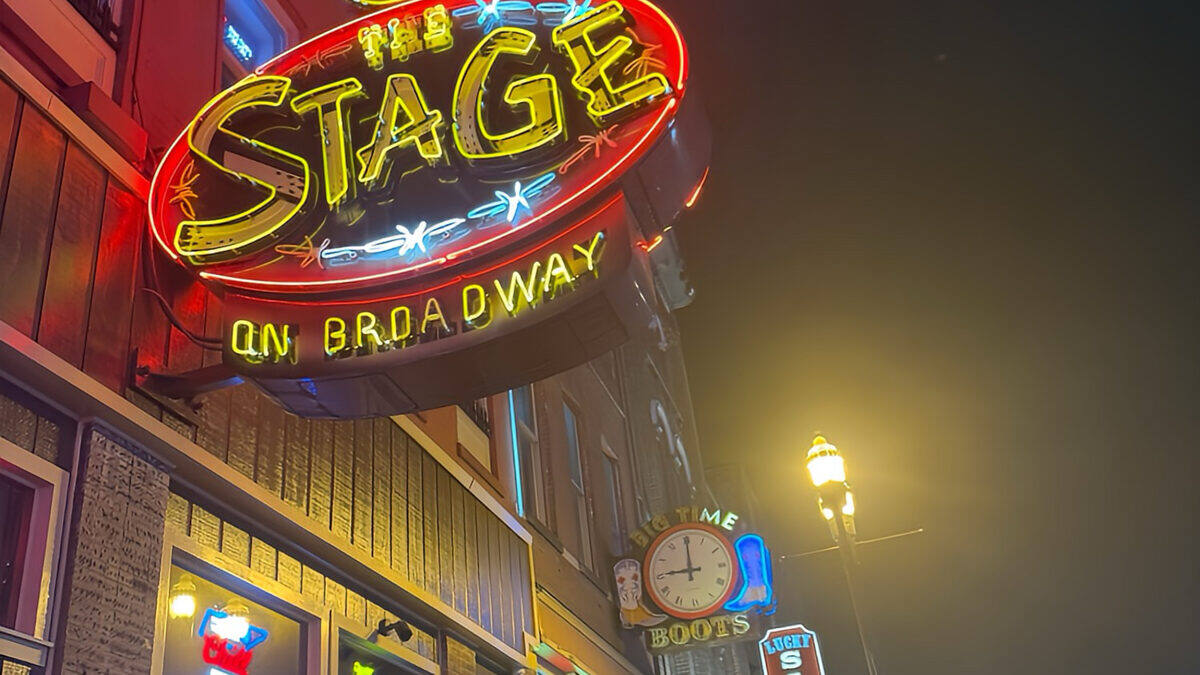 Letrero de neón de The Stage on Broadway, Nashville