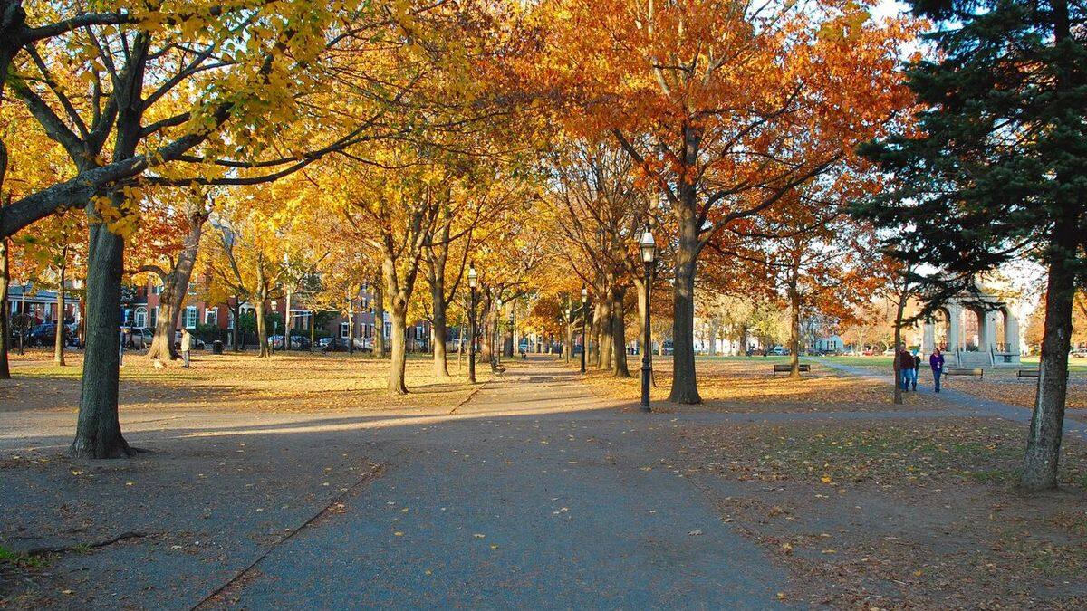 Calle de Salem, Massachusetts, en otoño