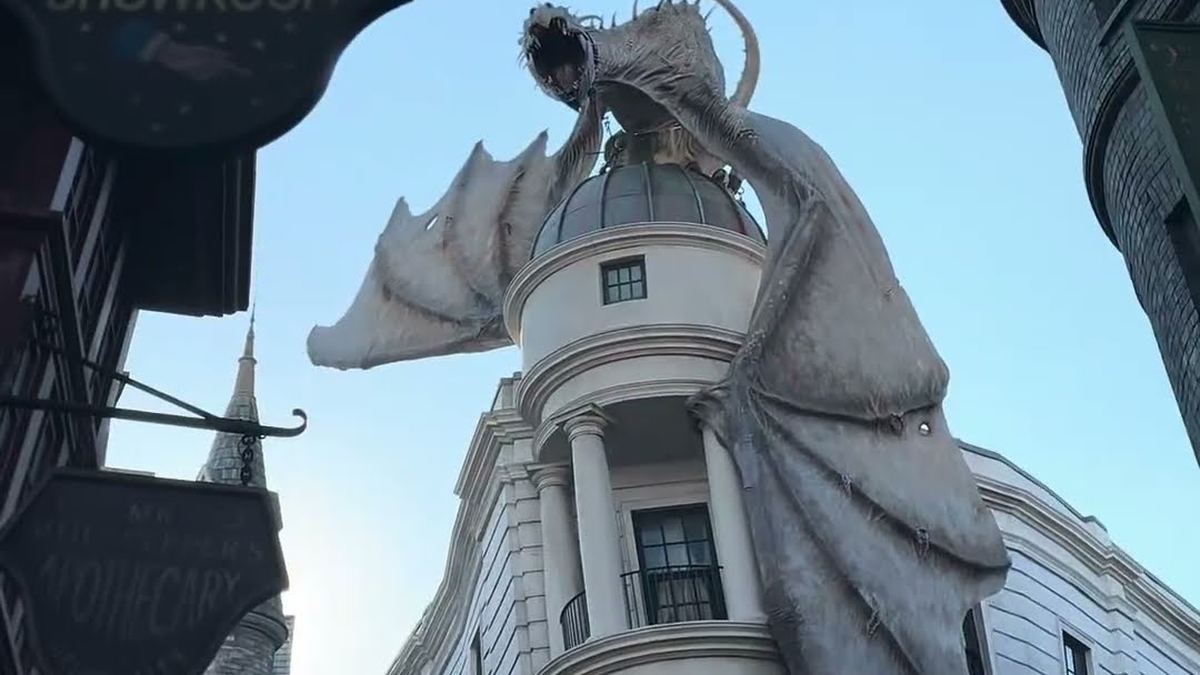 El dragón sobre Gringotts en Diagon Alley, Universal Studios Florida